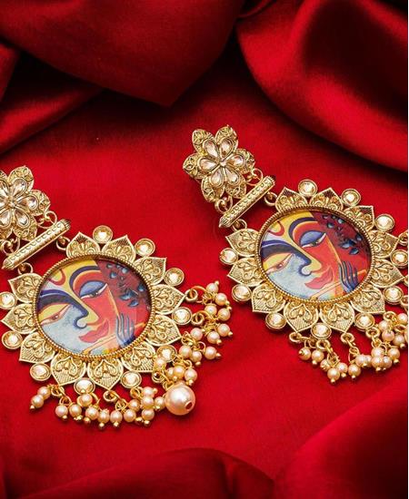 Picture of Superb Golden Earrings
