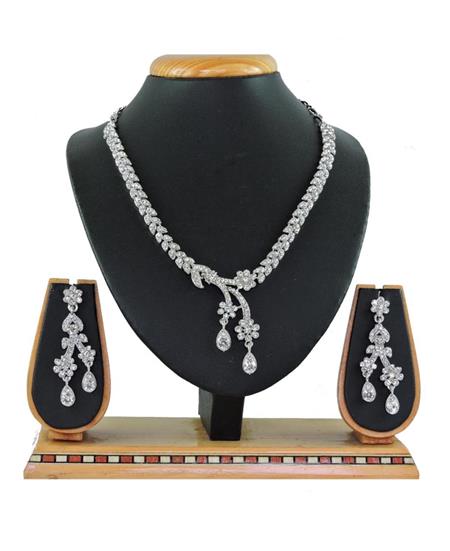 Picture of Grand White Necklace Set