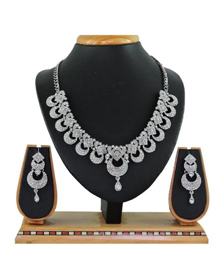Picture of Fascinating White Necklace Set