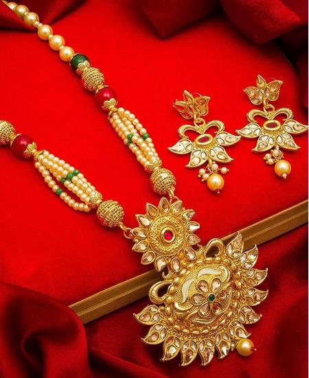 Picture of Elegant Golden Necklace Set