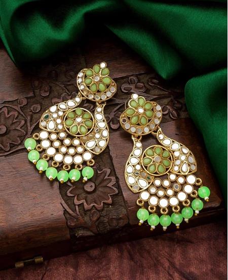 Picture of Shapely Green Earrings