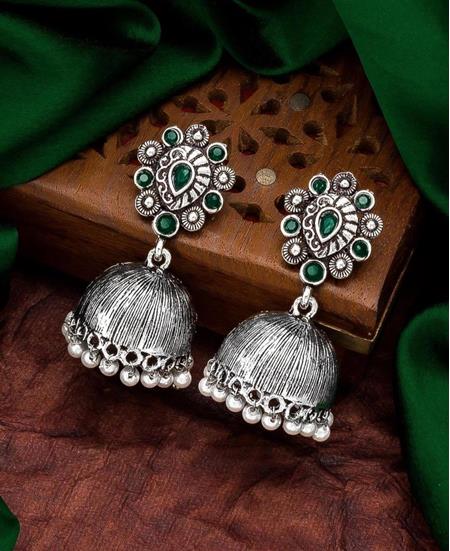 Picture of Pretty Silver & Green Earrings