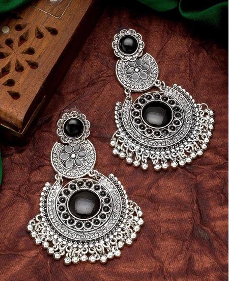 Traditional Gold Earrings Design for Women - Kurti Blouse | Gold earrings  designs, Jewelry design earrings, Bridal fashion jewelry