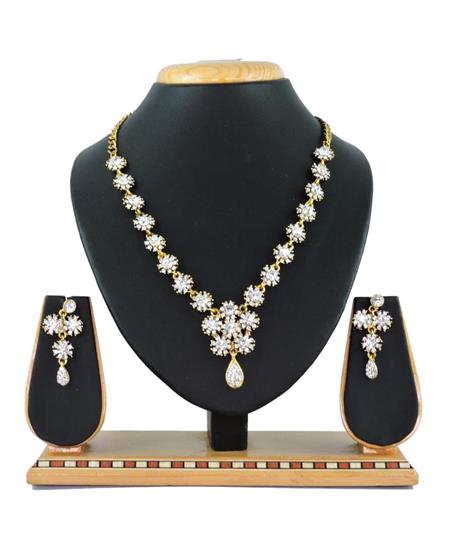 Picture of Resplendent White Necklace Set