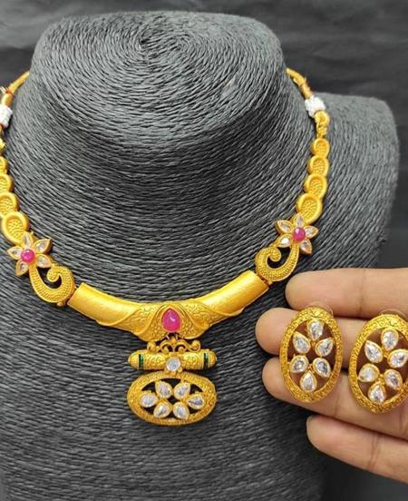 Picture of Graceful Gold Necklace Set