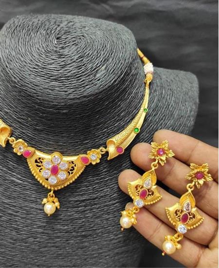 Picture of Admirable Gold/Pink Necklace Set
