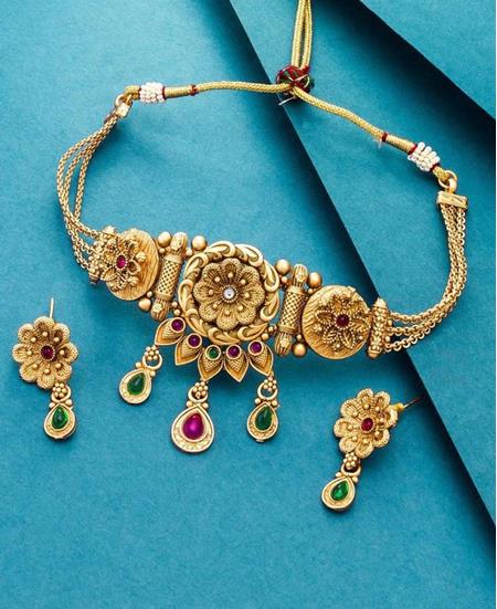 Picture of Elegant Gold Necklace Set