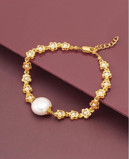 Picture of Alluring Gold Bracelets