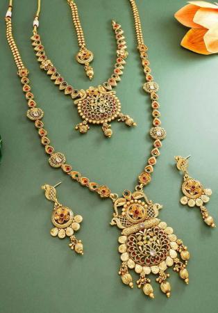 Picture of Elegant Golden Necklace Set