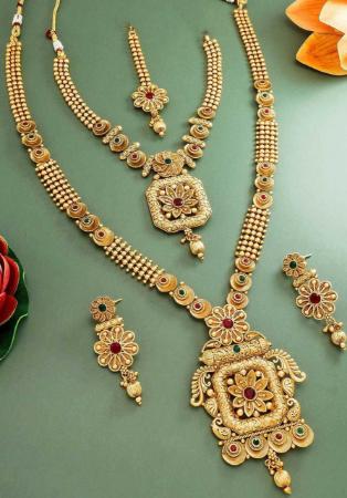 Picture of Fascinating Golden Necklace Set