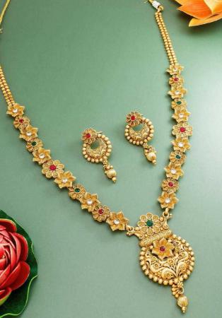 Picture of Alluring Golden Necklace Set