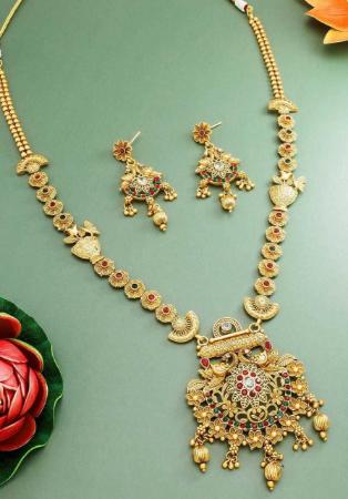 Picture of Beautiful Golden Necklace Set