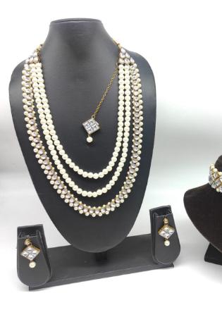 Picture of Beautiful Off White Necklace Set