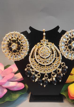 Picture of Grand Black Earrings