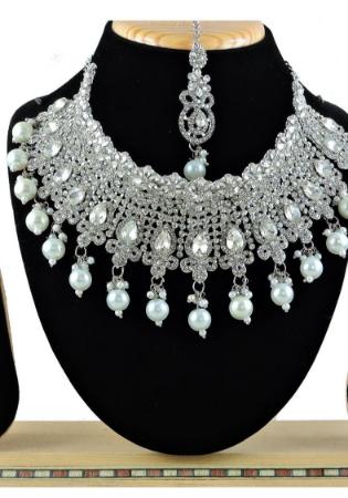 Picture of Bewitching White Necklace Set