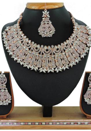 Picture of Shapely White Necklace Set