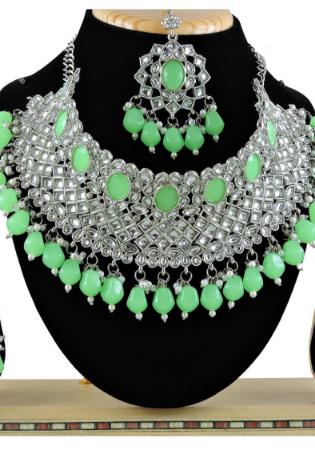 Picture of Marvelous Medium Sea Green Necklace Set