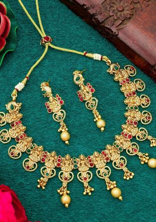 Picture of Stunning Golden Necklace Set