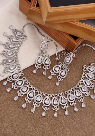 Picture of Beautiful White Necklace Set
