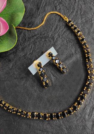 Picture of Alluring Black Necklace Set