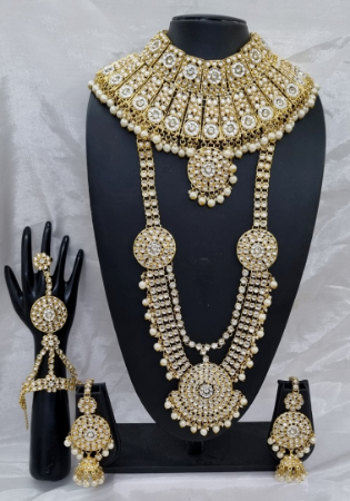 Picture of Splendid Beige Necklace Set