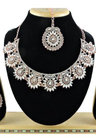 Picture of Well Formed White Necklace Set