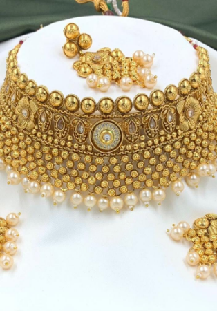 Picture of Radiant Golden Necklace Set