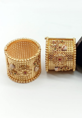 Picture of Elegant Golden Bracelets