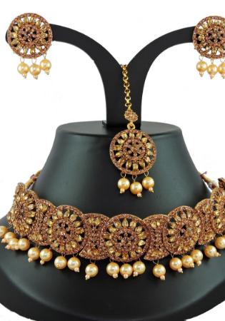 Picture of Graceful Golden Necklace Set