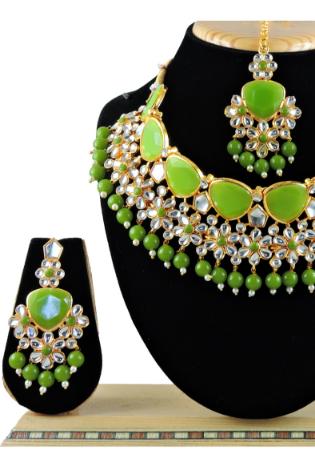 Picture of Resplendent Yellow Green Necklace Set