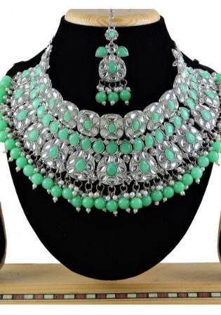 Picture of Elegant Medium Sea Green Necklace Set
