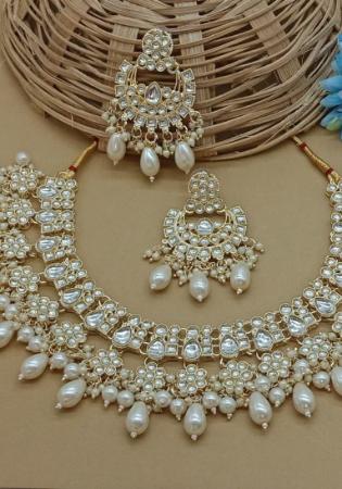 Picture of Fine Ghost White Necklace Set