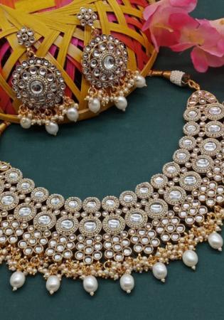 Picture of Graceful White Necklace Set