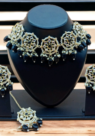 Picture of Fascinating Black Necklace Set